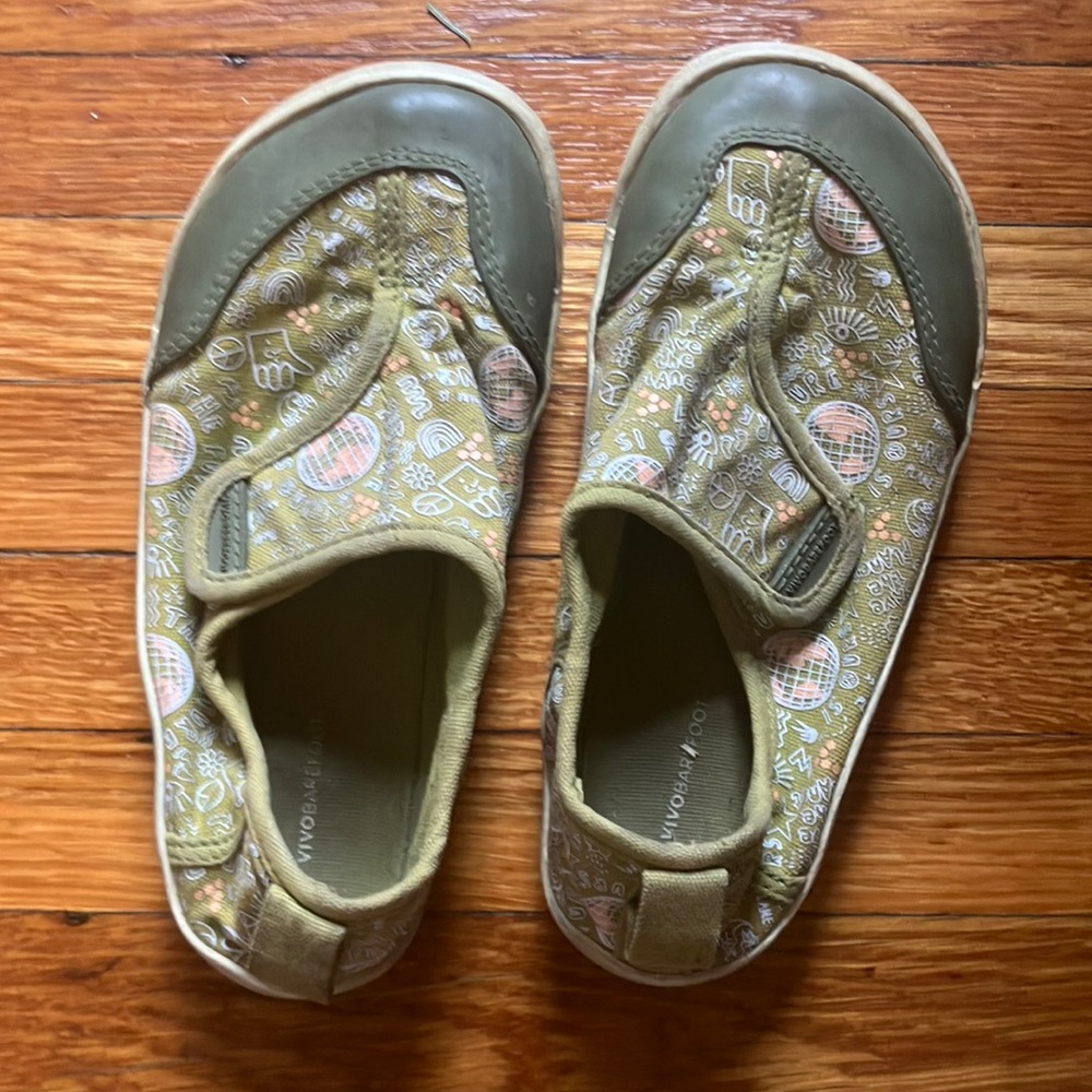 Kids size 11 Vivobarefoot canvas Velcro low sneakers shoes green